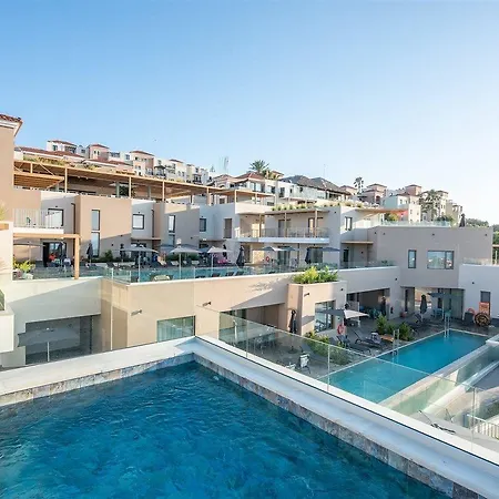 Theros Hotel