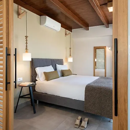 Theros Hotel